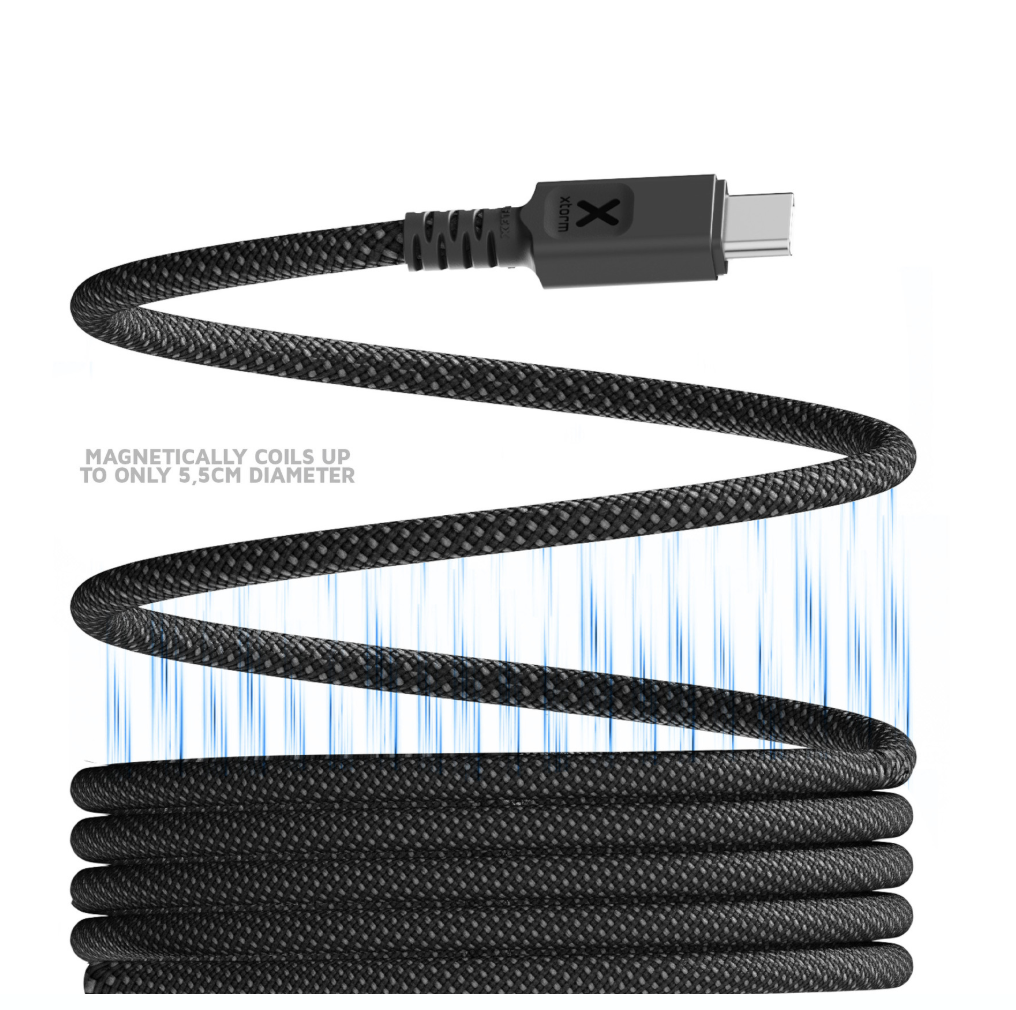 Black braided USB-C cable coiled on a white background with blue magnetic field lines and text stating 'MAGNETICALLY COILS UP TO 5,5CM DIAMETER'.